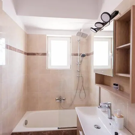Apartment Like At No2 *